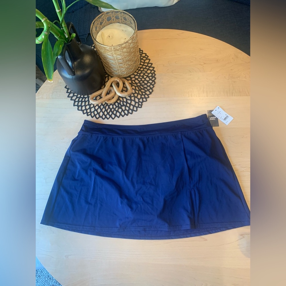 NWT Lands’ End navy swim skirt/skort size XL/18